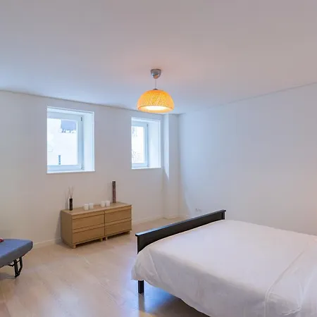 Feels Like Spacious Terrace Flat Near Marques アパート *
